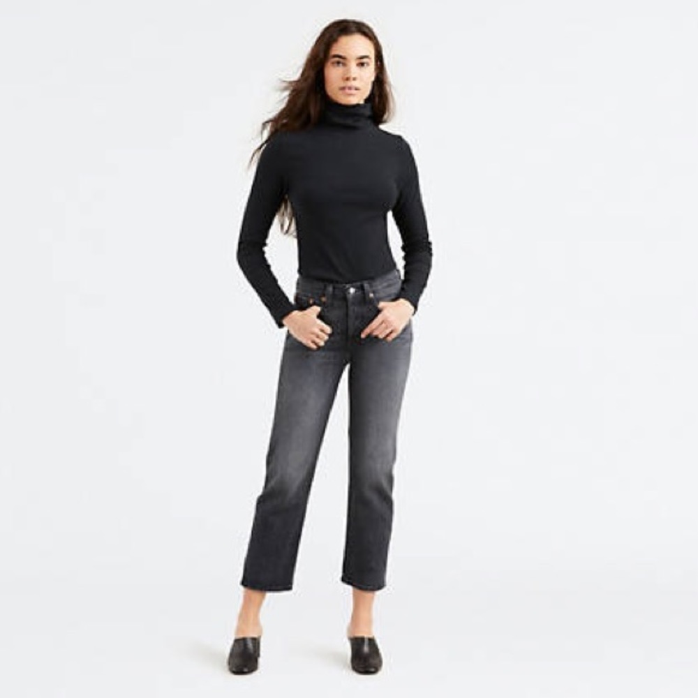 Levi’s Wedgie Straight Leg Crop Mom Jeans